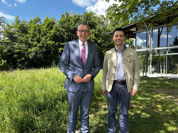 Kreisj&auml;germeister Michael Pretzer zu Besuch bei Landrat Sven Hinterseh